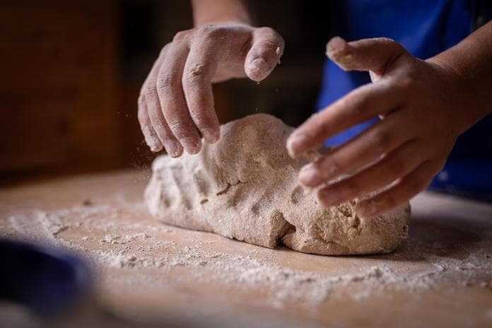 Brotbacken im Holzofen