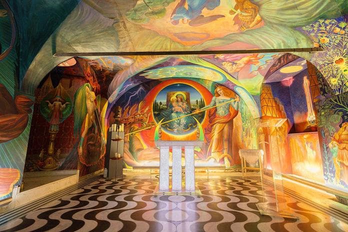 Führung in der Kapelle von Ernst Fuchs
