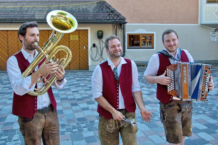 Sommerkonzert mit Schmankerl- und Handwerksmarkt