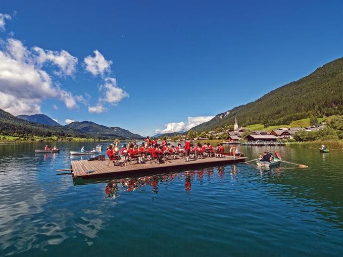 Floßkonzert der Trachtenkapelle Weissensee