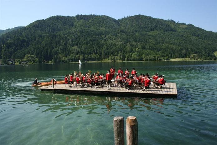 Floßkonzert der Trachtenkapelle Weissensee