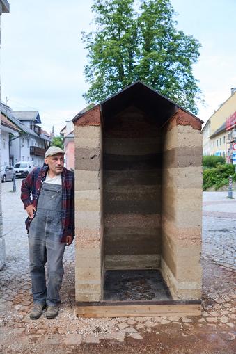 Künstlerführung: Kunstinstallation: Wachhäuschen von Hannes Zebedin