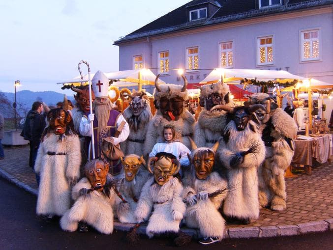 Krampusumzug mit Nikolausbesuch