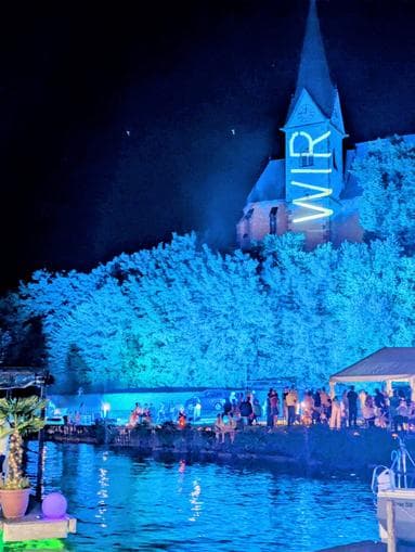 Lichtprojektion "lichtvolle Gedanken" - mitten in der Nacht