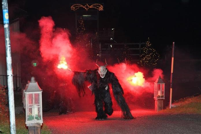 Mystischer Auftritt der Reifnitzer Schlossteufel in Maria Wörth