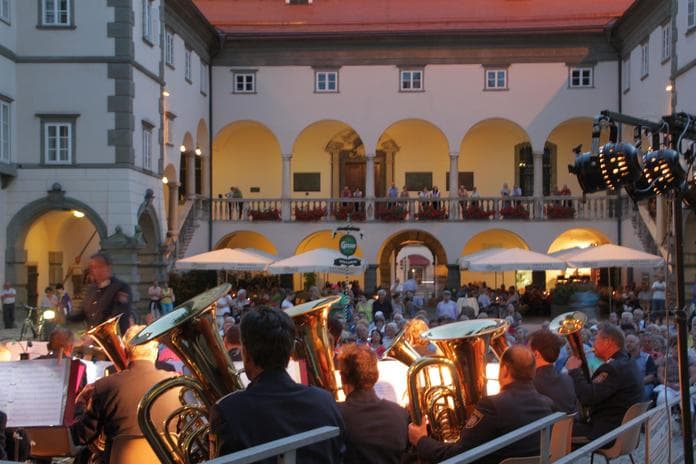 Blasmusikkonzert im Landhaushof