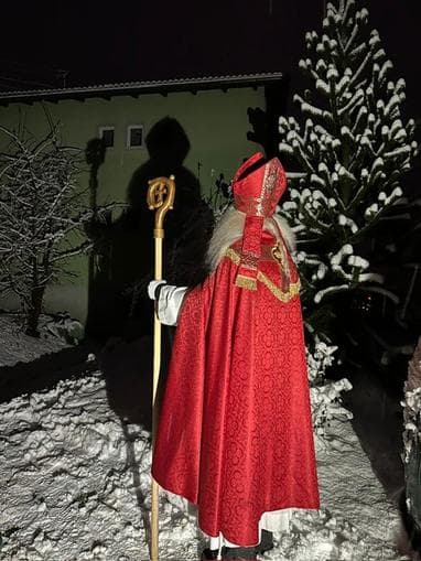 Hl. Nikolaus zieht von Haus zu Haus (Brauchtumsgruppe Lind-Rajach)