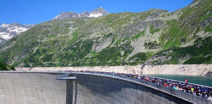 Motorradsegnung auf der Kölnbreinsperre