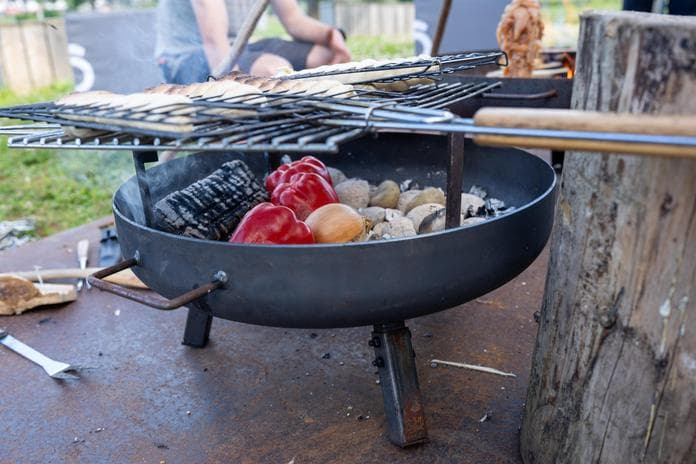 Kochen am offenen Feuer: Die Faszination der Lagerfeuerküche