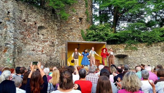 Theaterwagen Porcia - "Das Eulenmädchen"