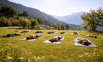 Yoga auf der Wiese