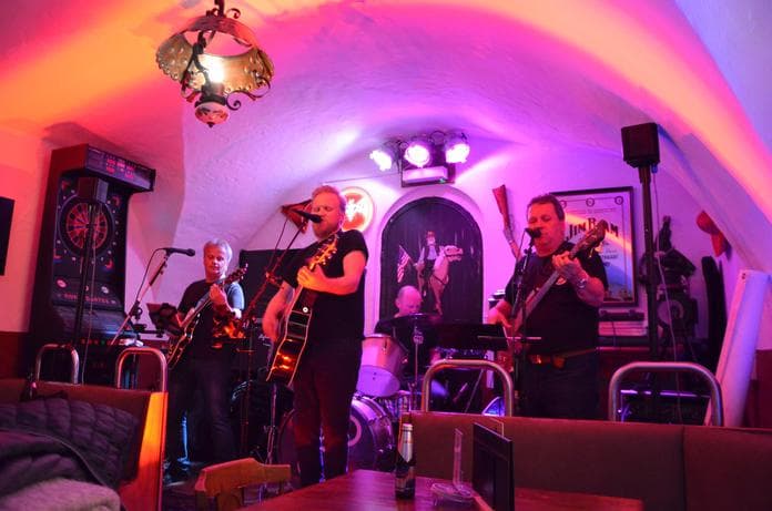Spiele- und Erlebnisnacht mit "69 in the Shade"