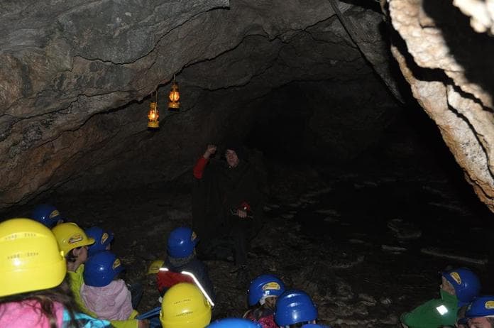 Märchenerzählung in der Kreidehöhle