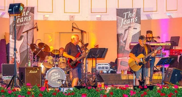 Summersound im Park mit "The Jeans"