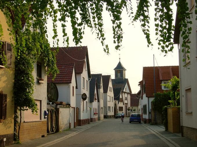 Weinfest der Freundschaft im Weindorf Duttweiler