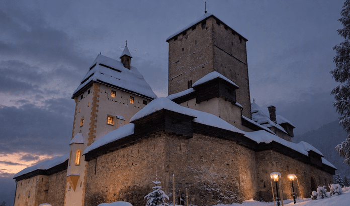 Familienführung durch den Wehrturm