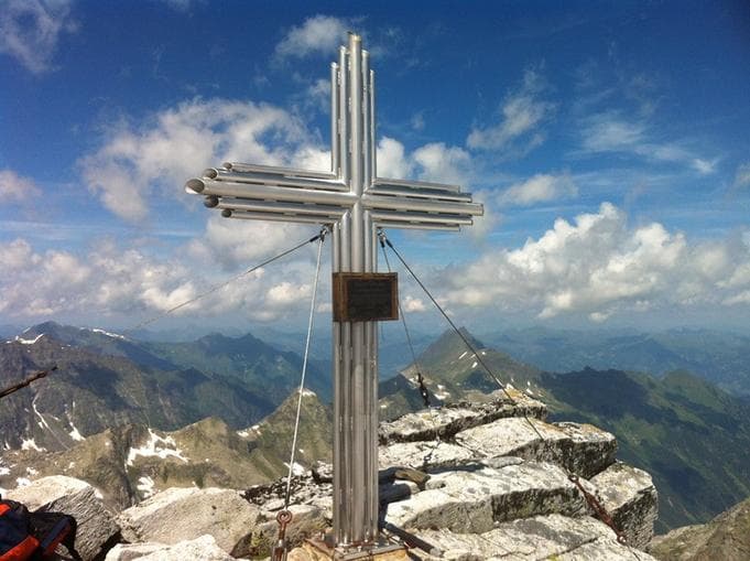 Glacier High-Altitude Tour to a 3,000m Peak with a Mountain Guide