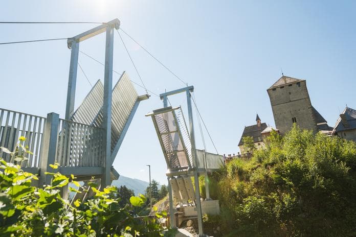 Schließen der Zugbrücke