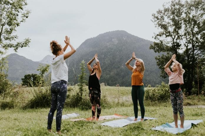 Sommer Yoga bei Abendstimmung