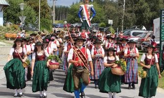 Samsonumzug mit der Trachtenmusikkapelle Mariapfarr