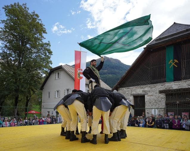 Aufführung des historischen Schwerttanzes