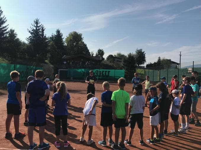 Halbtägige Tenniscamps für Kinder & Jugendliche