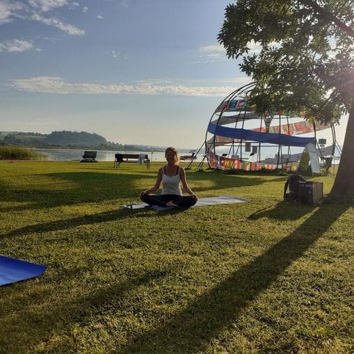 Morgen Yoga am See