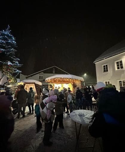 Weihnachtsstandl Reith & Theateraufführung