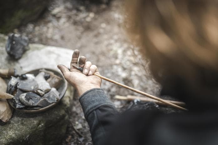 Taster Course "Making a Flint Knife or Leather Pouch"