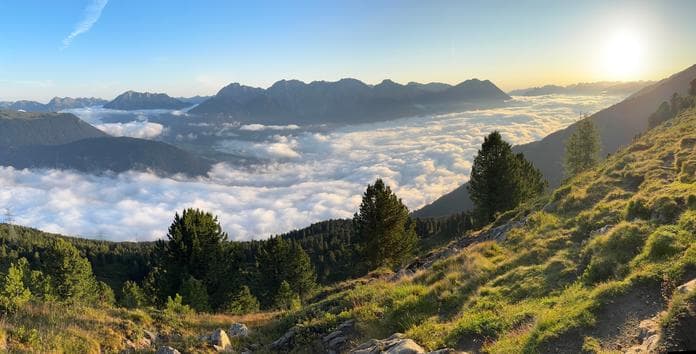 *Dem Sonnenaufgang entgegen – wenn die Berge erwachen