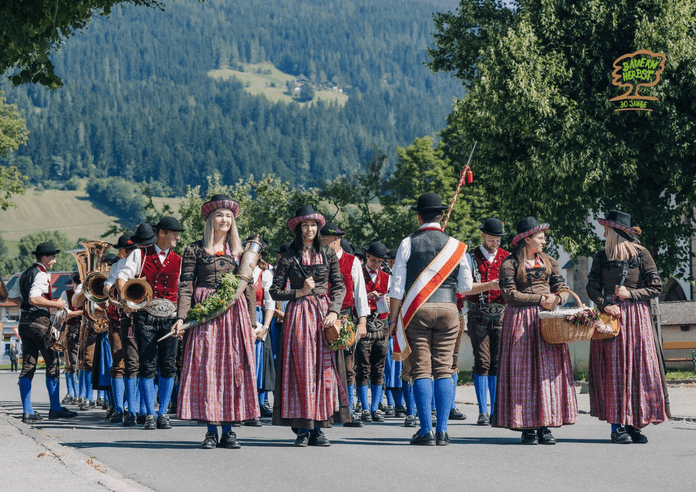 Erntedankfest, Vereinsaufmarsch & Messe