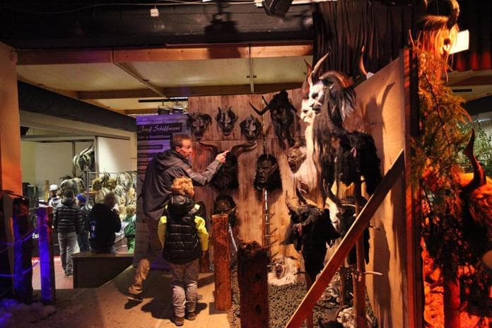 Maskenausstellung der Stubaier Tuifl