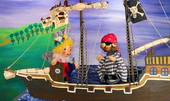 Kasperl und das Seeräuberschiff
