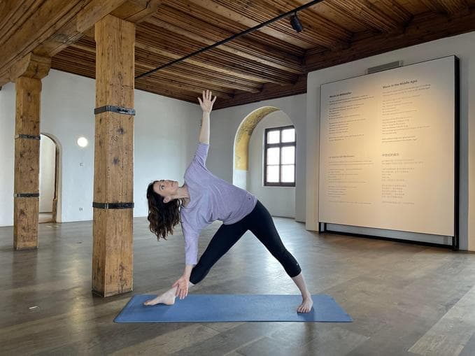 Yoga im Festungsmuseum - Bewegt in den Tag