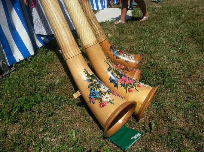 Alphornspielen