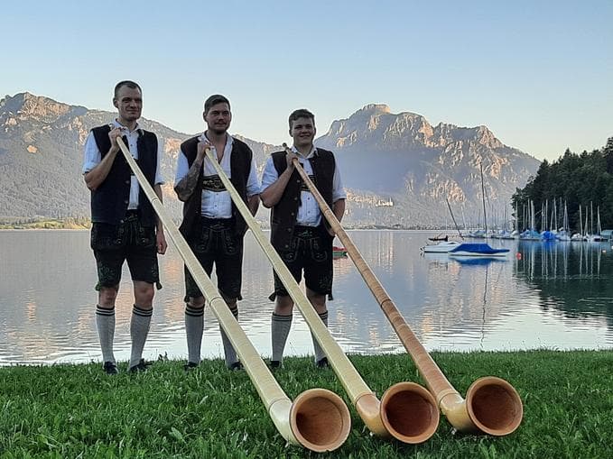 Alphornspielen