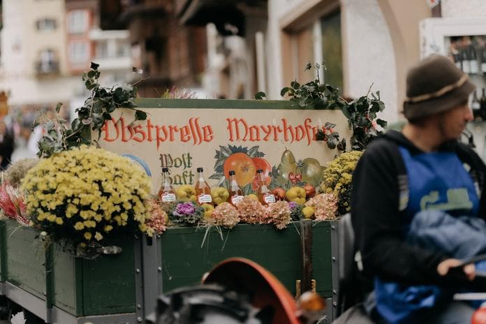Traditioneller Brauchtumsumzug