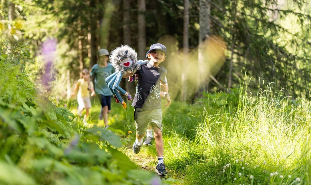 Familien- u. Kinderprogramm: Der Wald ruft! Entdecke mit Spinnfried die Natur