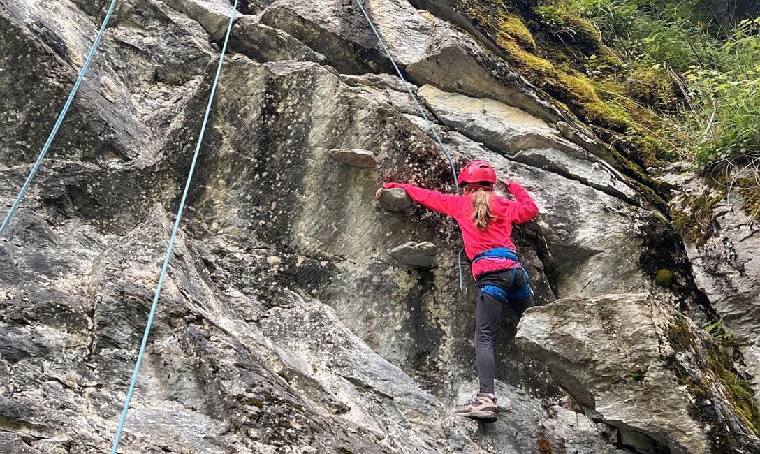 Schnupperklettern für Familien am Felsen