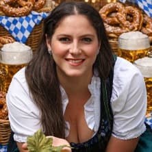 Dirndl Deluxe - Kraftvolle Jodler, schwungvolle Stanzln und traditionelle Lieder